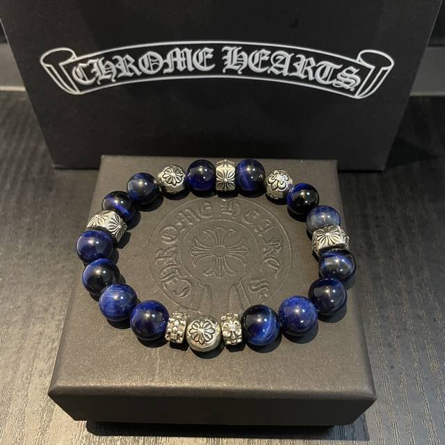 新款 专柜品质 Chrome Hearts克罗心经典复古多元素青金石手链手串 凹凸造型不同的花纹设计风格 呈现出与众不同 十字架 童军花是克罗心的志 所以更经久