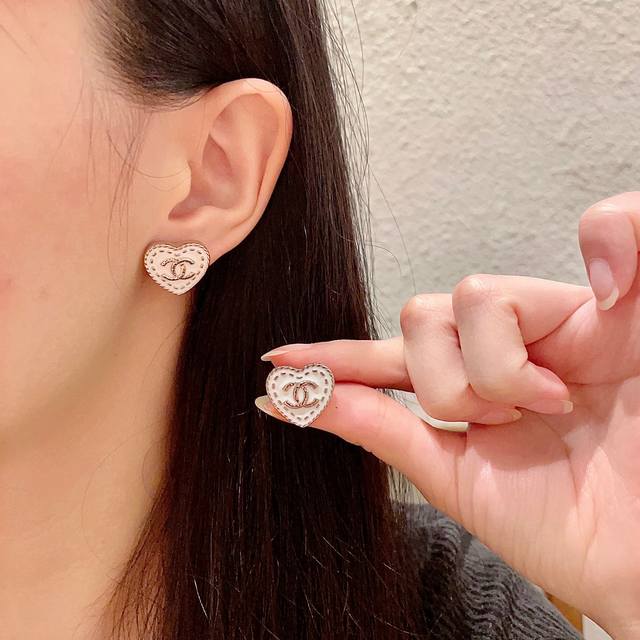 Chanel香奈儿 中古 耳钉小香家的款式真心无需多介绍每一款都超好看 精致大方 非常显气质