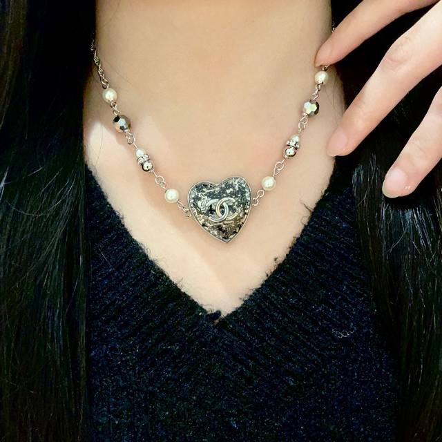 Chanel香奈儿 中古 字母项链小香家的款式真心无需多介绍每一款都超好看 精致大方 非常显气质.