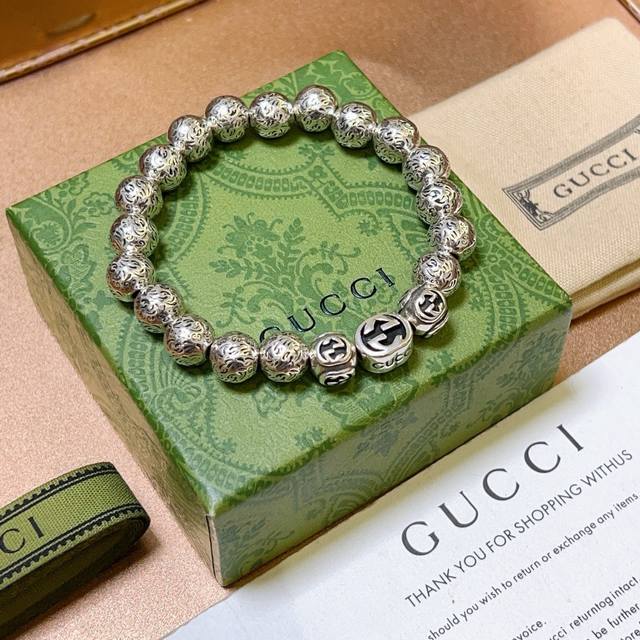 最新出炉 Gucci古驰手链最新款的经典款 精致无论款式 质感 都是绝对的顶尖Feel 只要看一眼就懂了 原版Logo 超 Nice 搭配衣服最佳的选择 男女同