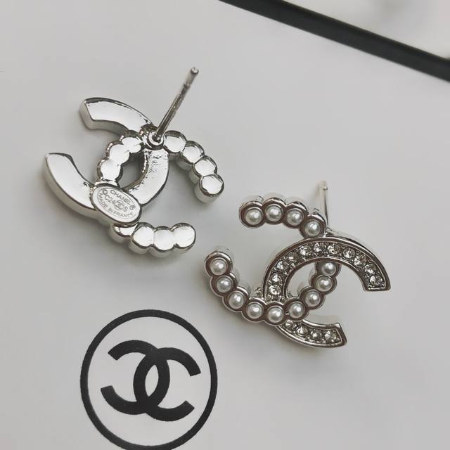 Chanel 香奈儿新款 小香耳钉时髦配饰 款式好还不够 细节完胜才算真厉害 个性又精致