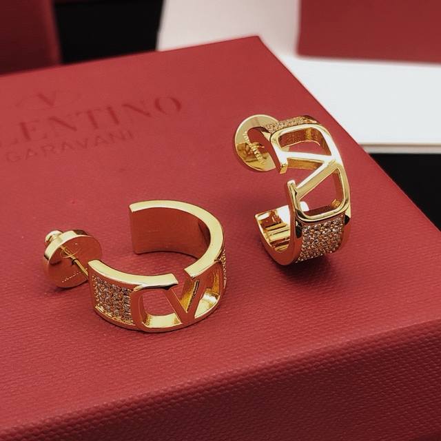 编号Ved0206 Valenti*O最新款月亮耳勾耳环 一致Z批黄铜材质