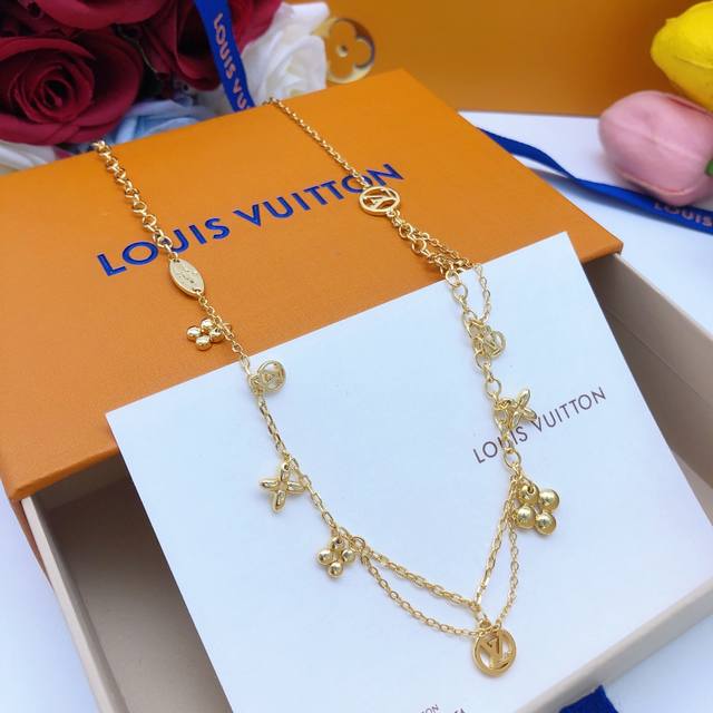 编号Lsl0003手链 编号Lxl0001项链 Lv最新款项链花朵 一致Zp黄铜材质