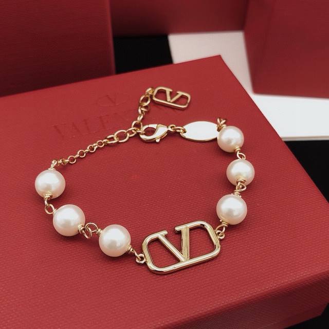 编号Vsl0022 Valenti*O最新款珍珠手链 一致Zp黄铜材质
