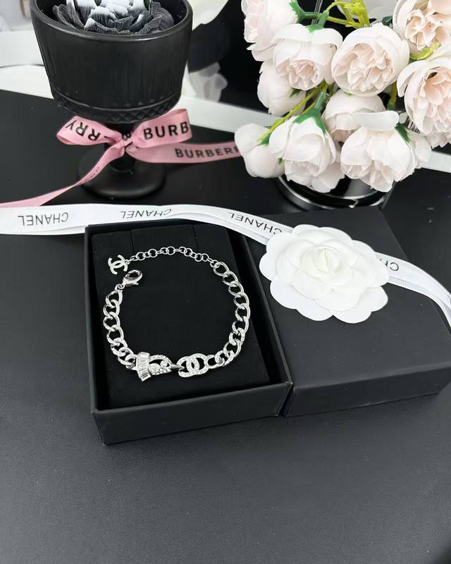 编号5087 chanel 银色 飞鸟造型 双C链条款 手链