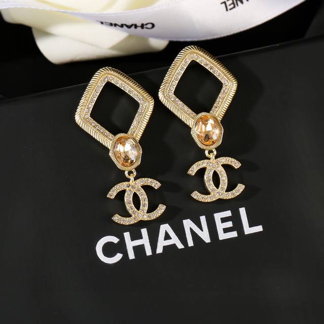 小香 Chanel 新款耳环 专柜同步上新 双C耳钉 精工打造原版一致黄铜材质