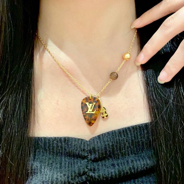 Lv 项链Louis Vuitton 路易威登专柜一致材质 火爆款出货 设计独特 复古前卫 男神 美女必备
