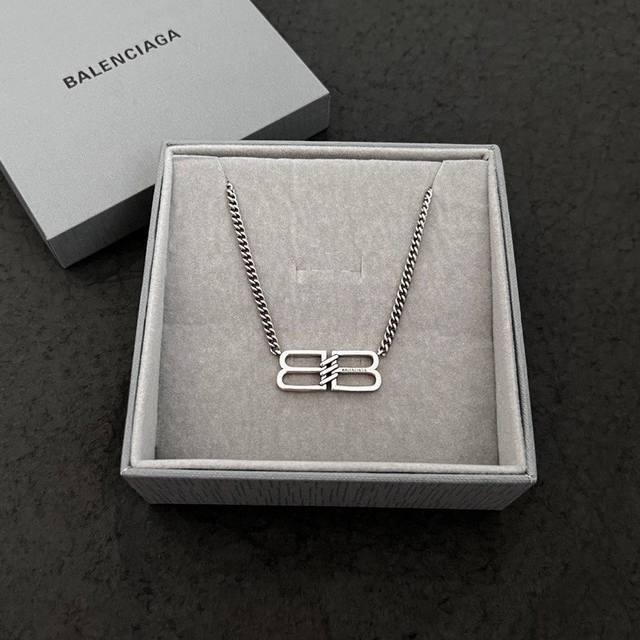 新款 巴黎世家 Balenciaga 复古风 项链 简单大方 大牌金质感饱满 搭配衣服超好看