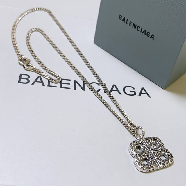 原单货新品 巴黎世家项链 Balenciaga 新款项链专柜一致 细节做工精细 每个细节流程到位 设计工艺精细 火爆款出货 设计独特 复古风格 巴黎世家项链