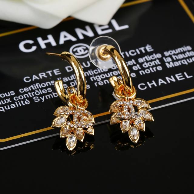 香奈儿 Chanel 最新马眼耳环 耳钉经典耐看 双C独特设计 原版一致黄铜材质