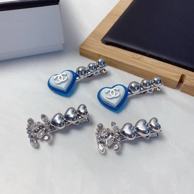 chanel小香 chanel发夹 新款Logo边夹刘海夹压夹日常精致小单品 气质百搭小仙女必入单品 宝藏款 闭眼入推荐款 一对