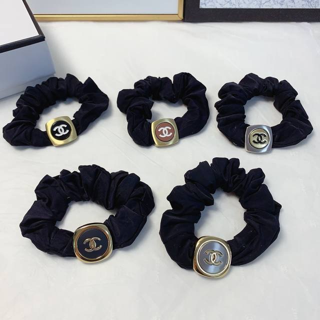 chanel小香 chanel发圈 新款Logo皮筋发圈气质百搭小仙女必入单品 宝藏款 闭眼入推荐款 单个