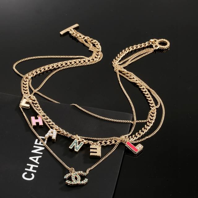 Chanel 小香项链 高端品质 专柜同材质 做工精致细腻 重工版本 多层链条设计 简约大方温文尔雅 特别温柔 经典双C上点缀着施华洛世奇水钻 Blingbli