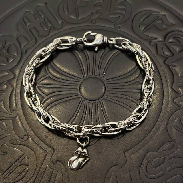 新款 专柜品质 Chrome Hearts克罗心手链 快手 Ins 小红书热门 凹凸造型不同的花纹设计风格呈现出与众不同 十字架童军花是克罗心的标志 所以更经久