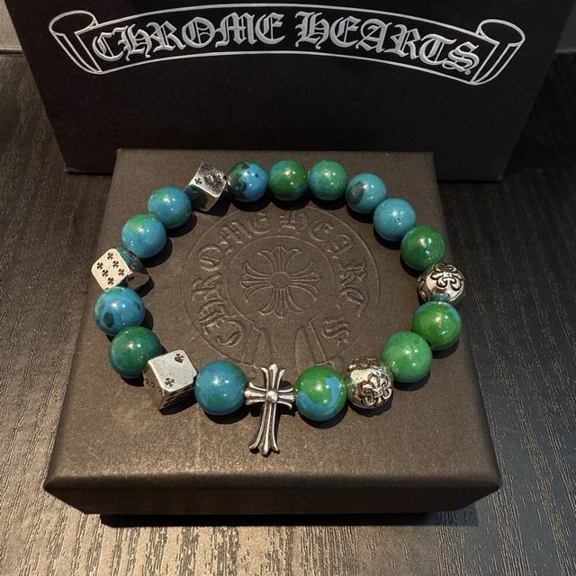 新款 专柜品质 Chrome Hearts克罗心 经典复古多元素手串手链 凹凸造型不同的花纹设计风格呈现出与众不同 十字架童军花是克罗心的标志 所以更经久不衰