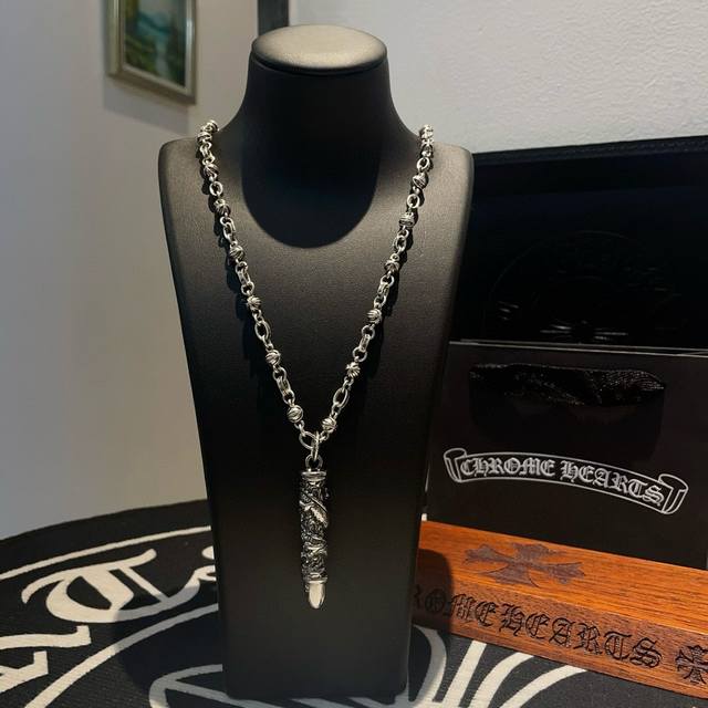 抖音 快手 Ins 小红书 直播热门 新款 专柜品质 Chrome Hearts克罗心十字花球项链 龙柱吊坠 凹凸造型不同的花纹设计风格 呈现出与众不同 十字架