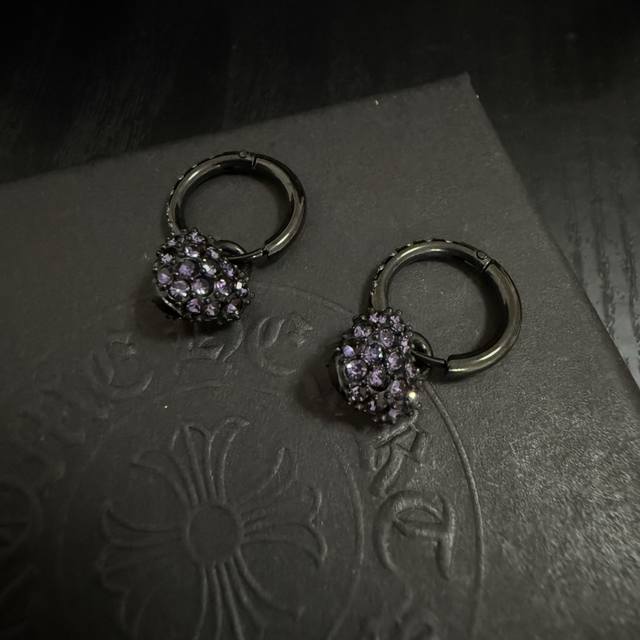 新款 专柜品质 Chrome Hearts 克罗心耳钉 进口电镀工艺 精工 正品开模潮流时尚必备 男女均可佩戴 情侣款同款 摇滚朋克泰银风格 复古元素 潮流百搭