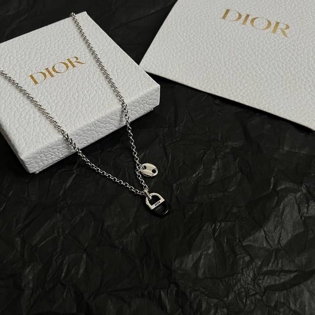 Dior 迪奥 项链 精选原版一致 黄铜材质 甜美气质高雅