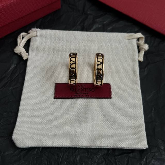 Valentino 华伦天奴 耳环重磅新品火爆网络来了 简约大方 时尚百搭