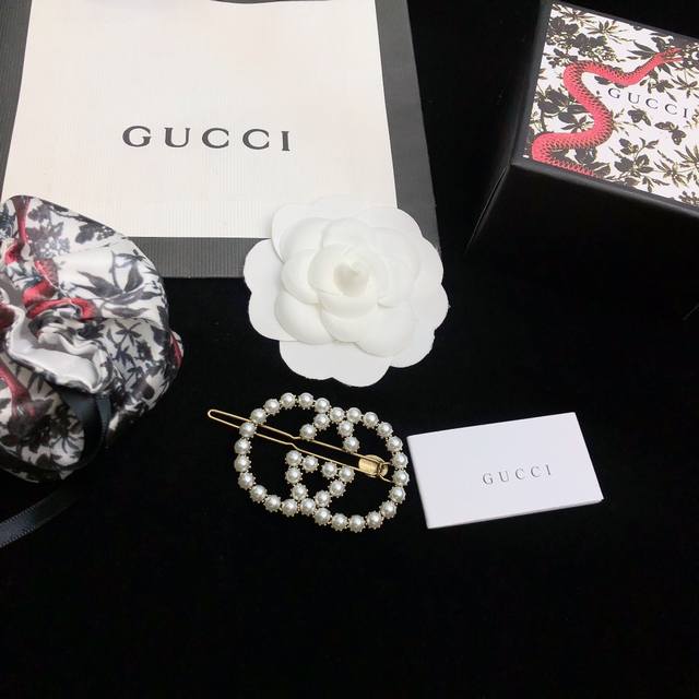 我们出品 按照下单顺序发货 预售14号发货 Zp5230 Gucci珍珠发夹 年新款上市字母 Logo 发夹 发夹原版刻印Logo定制 施华洛珍珠镶嵌 超美 抛