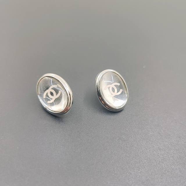 Chanel 最新款白金透明椭圆耳钉 一致Z批黄铜材质