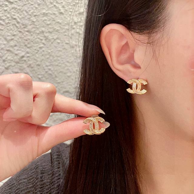 Chanel香奈儿 中古 双C耳钉原版复刻Logo 小香家的款式真心无需多介绍每一款都超好看 精致大方 非常显气质.