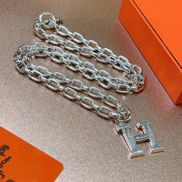 Hermes 爱马仕项链 猪鼻子项链系列首饰 进口定制.高端链条经典搭配 新品 简单时尚专柜一致 火爆款出货 设计独特 前卫 男女必备款