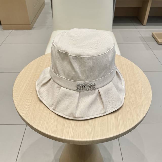 迪奥Dior2025新款简约显脸小渔夫帽子女夏季防紫外线遮阳帽出游帽潮