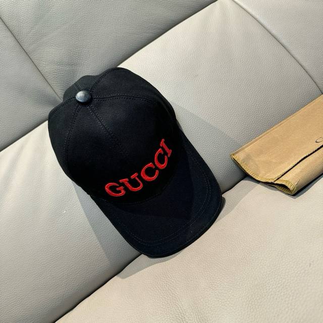 配盒子布袋 Gucci 古奇 新款原单棒球帽 Gucci刺绣 1:1开模订制 重工刺绣 细节可媲美专柜 原版帆布料+头层牛皮 质量超赞 帅男靓女首选 时尚百搭