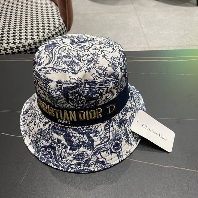 迪奥Dior 官网最新满印迪奥Logo渔夫帽 防晒指数超高 有型不软塌 可随意折叠 携带方便