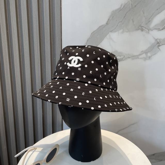 Chanel香奈儿 新款高版本简约刺绣Logo渔夫帽 新款出货 大牌款超好搭配 赶紧入手