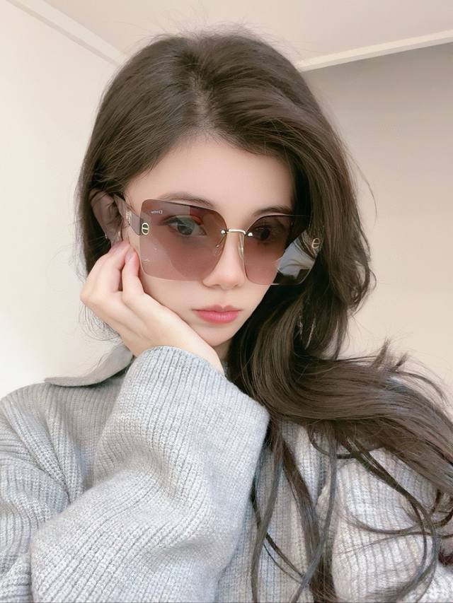 Dior-迪奥 2025开春新款 潮流爆款 时尚方框太阳镜 高品质 佩戴舒适 网红潮款墨镜 型号 D3550