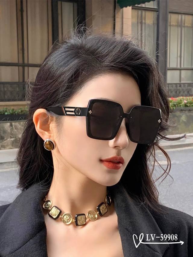 路易威登-Lv . 宝丽来树脂镜片 . Tr镜架轻便佩戴舒适 . Size 65-13-145 . 新款太阳镜减轻强光负担 明星同款 遮挡有害光线防辐射 出行旅