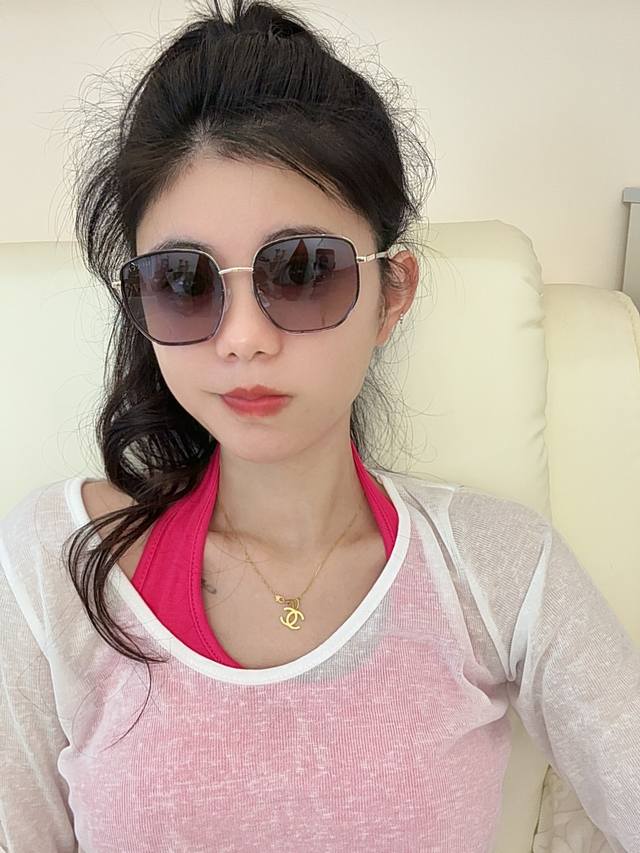 Gucci 2025开春新款太阳镜 各路网红纷纷带起气场满分 俏皮甜美.上脸效果更佳.金属质感超好 型号 G3122