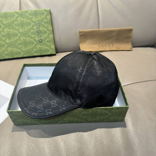 万年经典款 配盒子布袋 Gucci 古奇 经典原单棒球帽专柜1:1开模订制 最高版本 原版绸缎面料+头层牛皮 轻盈透气 实物拍摄 四季百搭男女适用 基础头围56