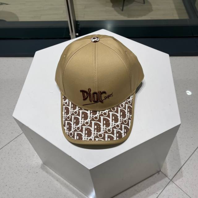 Dior迪奥 新款拼色棒球帽 新款出货 大牌款超好搭配 赶紧入手
