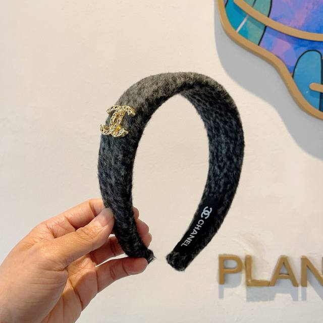 配包装 chanel 香奈儿 秋冬新款精美毛呢宽边发箍 复古网红爆款头箍 搭配高端材质 超精致 时尚高级感百搭款
