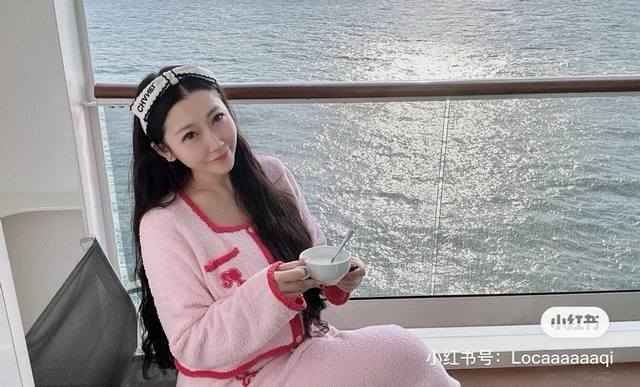 chanel香奈儿经典蝴蝶结发箍 黑 白两色