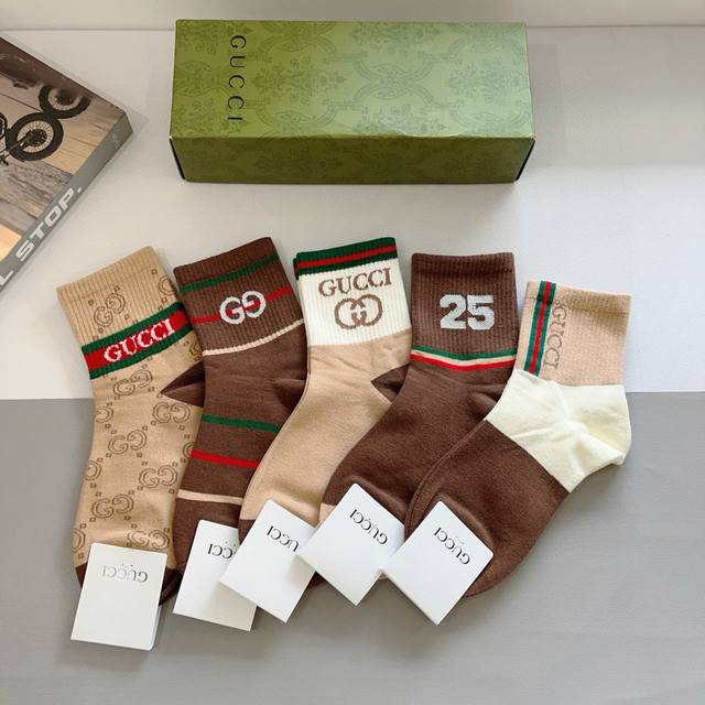 配包装 一盒5双 gucci 古奇 新款中筒袜子 纯棉面料 火爆图案 专柜同步中筒袜子 大牌出街 潮人必备超好搭