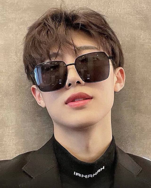 Gucci-2025新款情侣款偏光太阳镜 完美品质 独特设计 适合各种脸型 经典太阳镜 超个性 古典与时尚的结合啦 型号 G202
