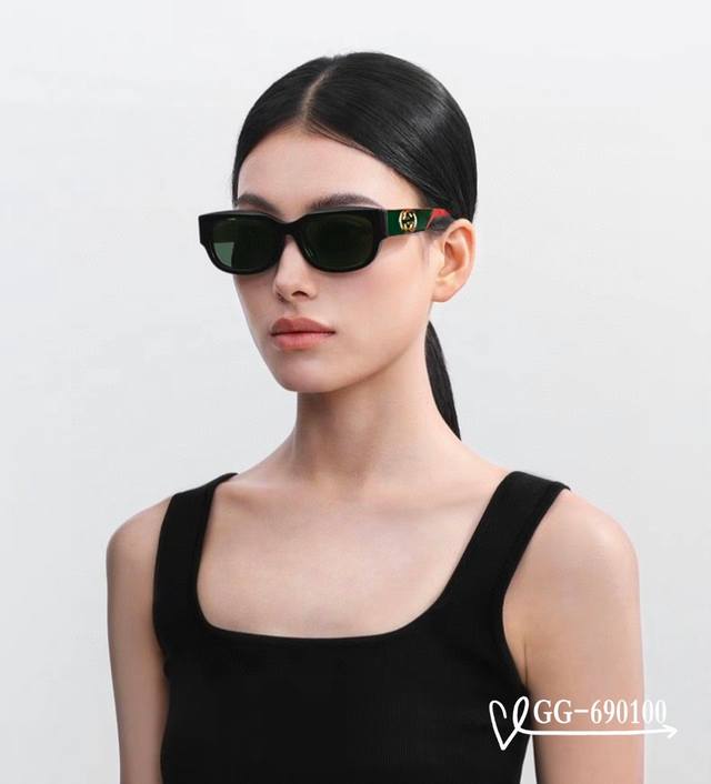 意大利古奇-Gucci . 宝丽来树脂高清镜片 . Tr镜架-轻便佩戴舒适 . Size 57-16-148 . 新款Gg家太阳镜减轻强光负担 遮挡有害光线防辐