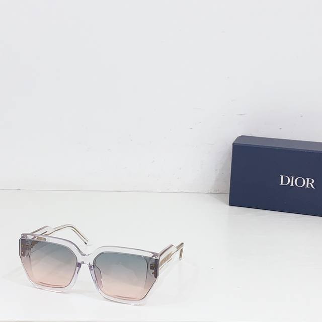 Dior mod Diorsignatures14F size 66口16 140