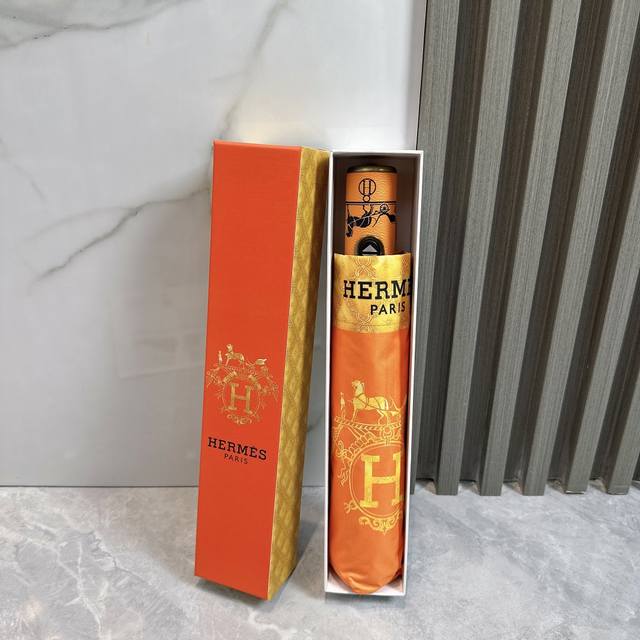 Hermes 爱马仕 夏季新款 全自动折叠晴雨伞 黑色涂层防晒有效阻隔紫外线99% Upf 50 所以能起到伞下体感降温的效果 有效隔热 高效防晒 一把搞定 超