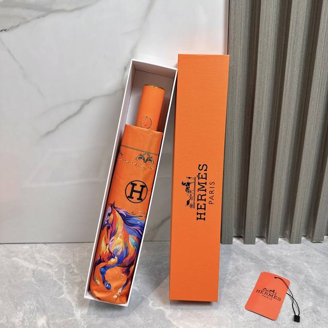 Hermes 爱马仕 幻彩 夏季新款 全自动折叠晴雨伞 黑色涂层防晒有效阻隔紫外线99% Upf 50 所以能起到伞下体感降温的效果 有效隔热 高效防晒 一把搞