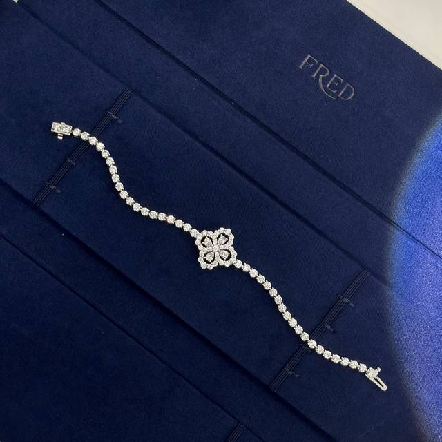 a0298 Hw 高级珠宝 四叶草 满钻 手链 各大明星同款 栩栩如生 精工的切割 高端定制通体925纯银镶嵌Bling Bling 雍容的设计 奢华高贵 佩戴