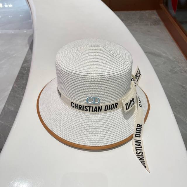 Dior迪奥 的新款草编遮阳草帽盆帽沙滩风 简约大方 百搭单品 出街首选 新款帽型超美腻 新品上架