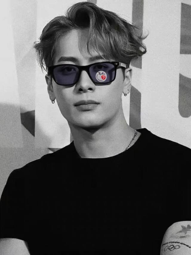 Rayban雷朋 2025新款 高清树脂太阳镜 高端板材墨镜徒步旅行者眼镜开车驾驶 型号:Rb4433M Size:53口18-140