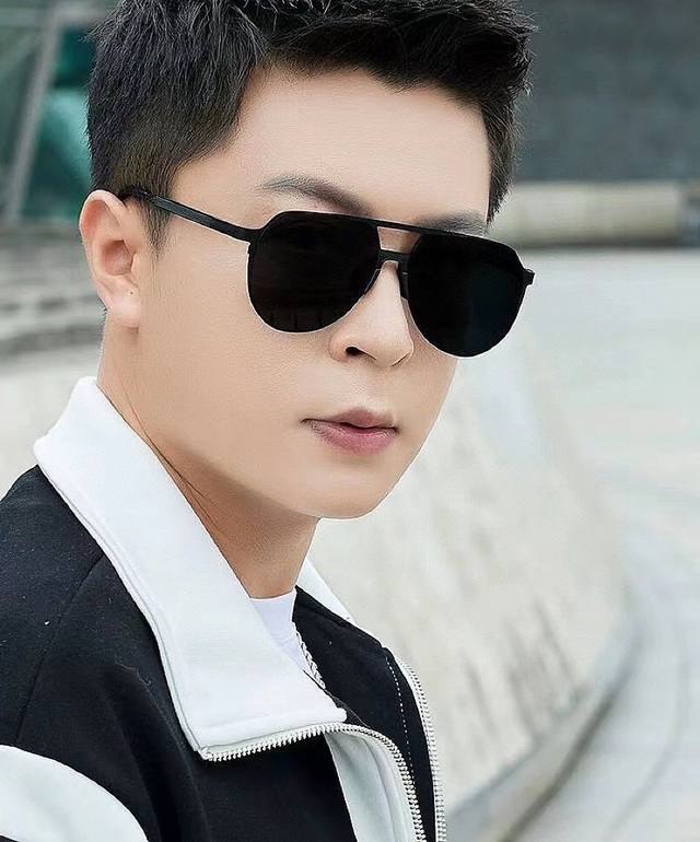 Gucci 2025新款男女情侣款太阳镜多边形墨镜Ip电镀永不褪色 超轻超有弹性整幅眼镜无螺丝重要的是压不坏 高清尼龙镜片 精湛的工艺 原版材料 休闲大气不挑人