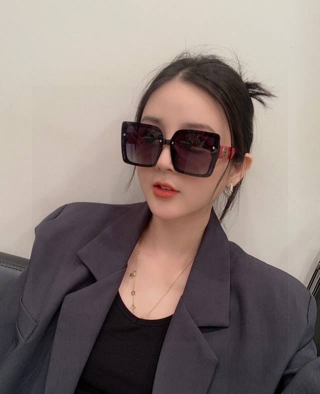 2025新款 爱马仕女士偏光太阳镜 宝丽来高清镜片高品质Tr-90镜框 时尚百搭 型号 H47701