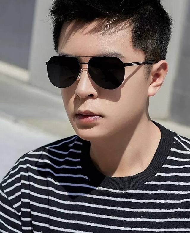 Lv 2025新款男女情侣款太阳镜多边形墨镜Ip电镀永不褪色 超轻超有弹性整幅眼镜无螺丝重要的是压不坏 高清尼龙镜片 精湛的工艺 原版材料 休闲大气不挑人的一款